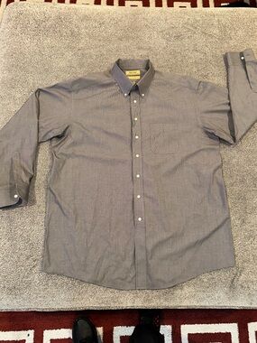 Roundtree & Yorke Men's Button-Down Dress Shirt in Gray